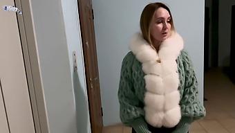 Проверенные Любители Занимаются Горячим Сексом С Гостеприимной Милфой.