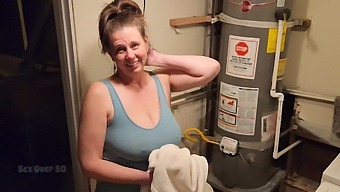 Hd Pov-Video: Store Naturlige Pupper Milf Forfører Leietaker I Kjelleren