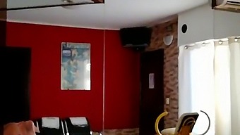 Подростковая Жена Зарабатывает Деньги Через Сексуальные Услуги.