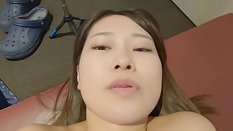 La Pequeña Novia Japonesa Es Follada En Un Café Y Eyacula Fuerte